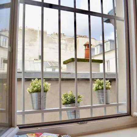 Clara Lovely In The Heart Of Marais *