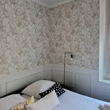 Clara Lovely In The Heart Of Marais * Parigi